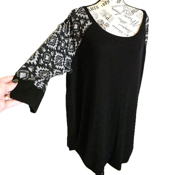 Beautiful Black Sweater - Picture 2 of 4